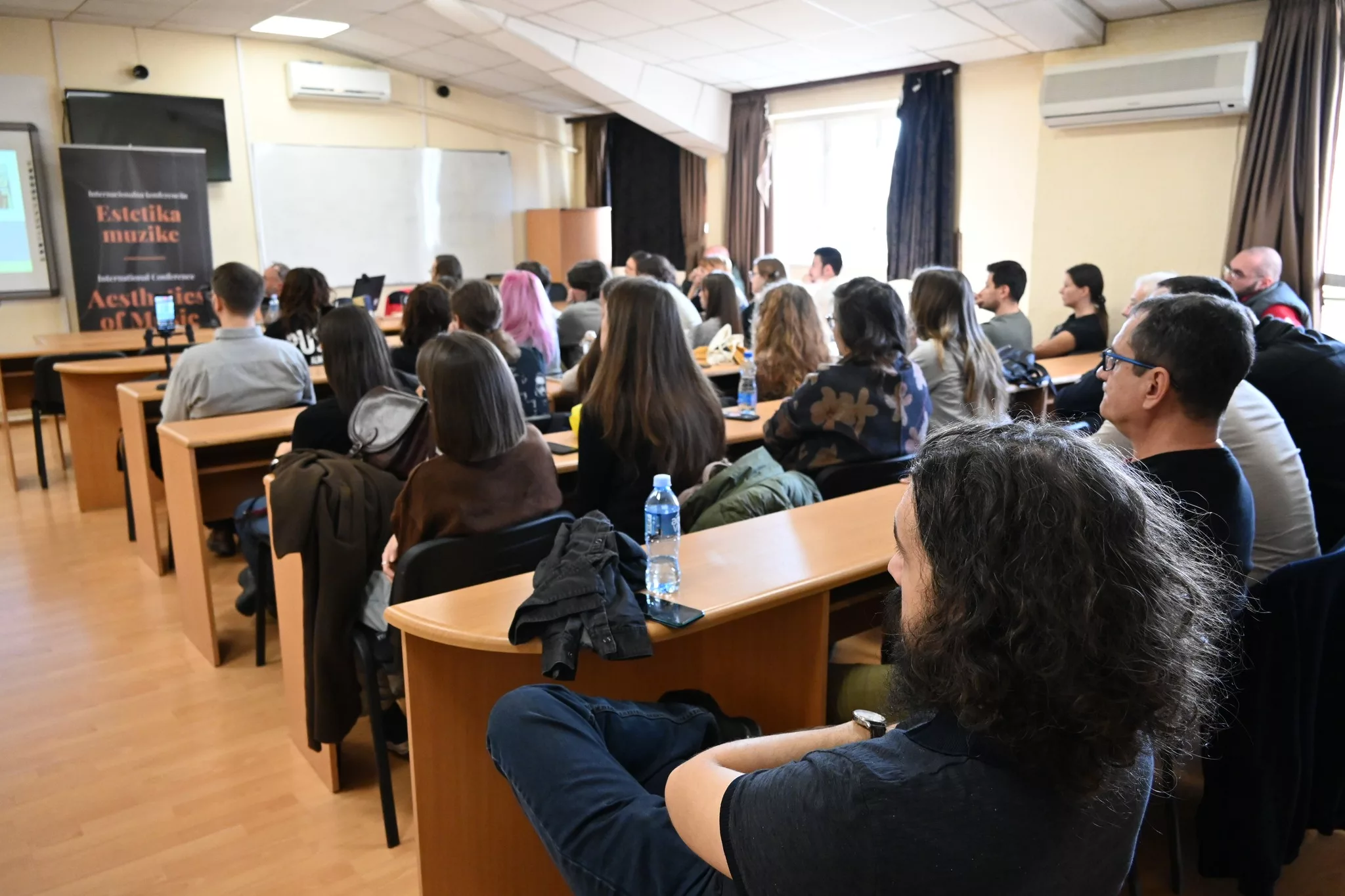 „Pioneers, Postmodernisms, and Aesthetic Experience: A Brief History of Aesthetic Approaches to Rap Music” – snimak predavanja Maksa Rujnanena u Nišu